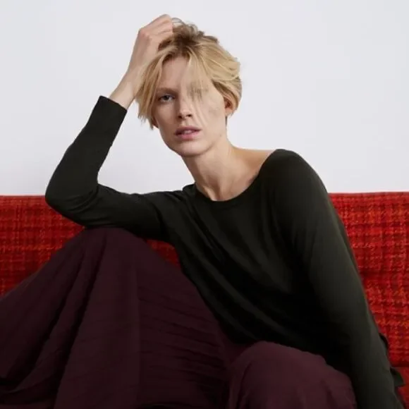 ✨ NEW BASIC SWEATERDETAILS✨ - Picture 5 of 7